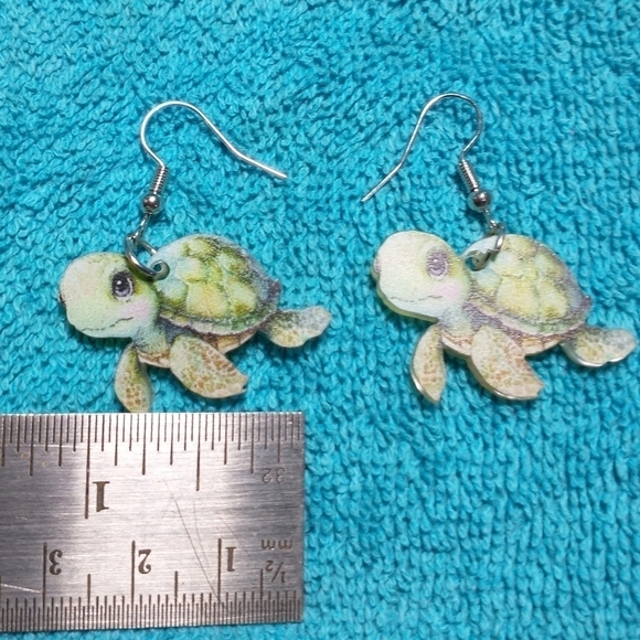 Cute green brown turtle wire earrings - Picture 3 of 3